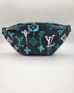 Louis Vuitton Carrot Pouch, Men's Fashion, Bags, Belt bags, Clutches and  Pouches on Carousell