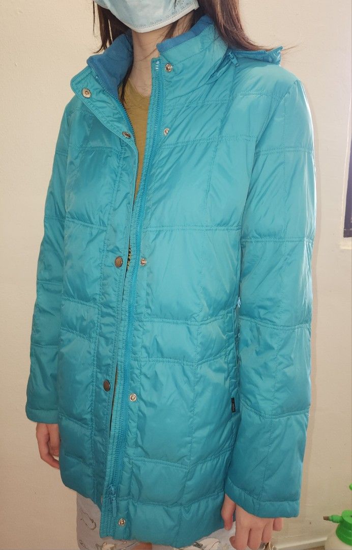 Winter jacket (Category: Coats, Jackets and Outerwear) located in Singapore. Submitted by hweeL (Listing ID 1204198151, Image 1). Description: winter jacket. keep warm well. shoulder to shoulder 41cm chest 82cm sleeve 60cm length 71 cm.
