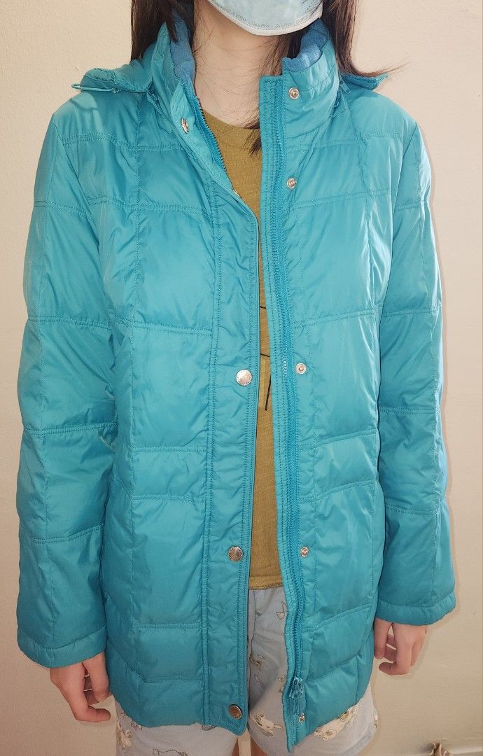 Winter jacket (Category: Coats, Jackets and Outerwear) located in Singapore. Submitted by hweeL (Listing ID 1204198151, Image 2). Description: winter jacket. keep warm well. shoulder to shoulder 41cm chest 82cm sleeve 60cm length 71 cm.
