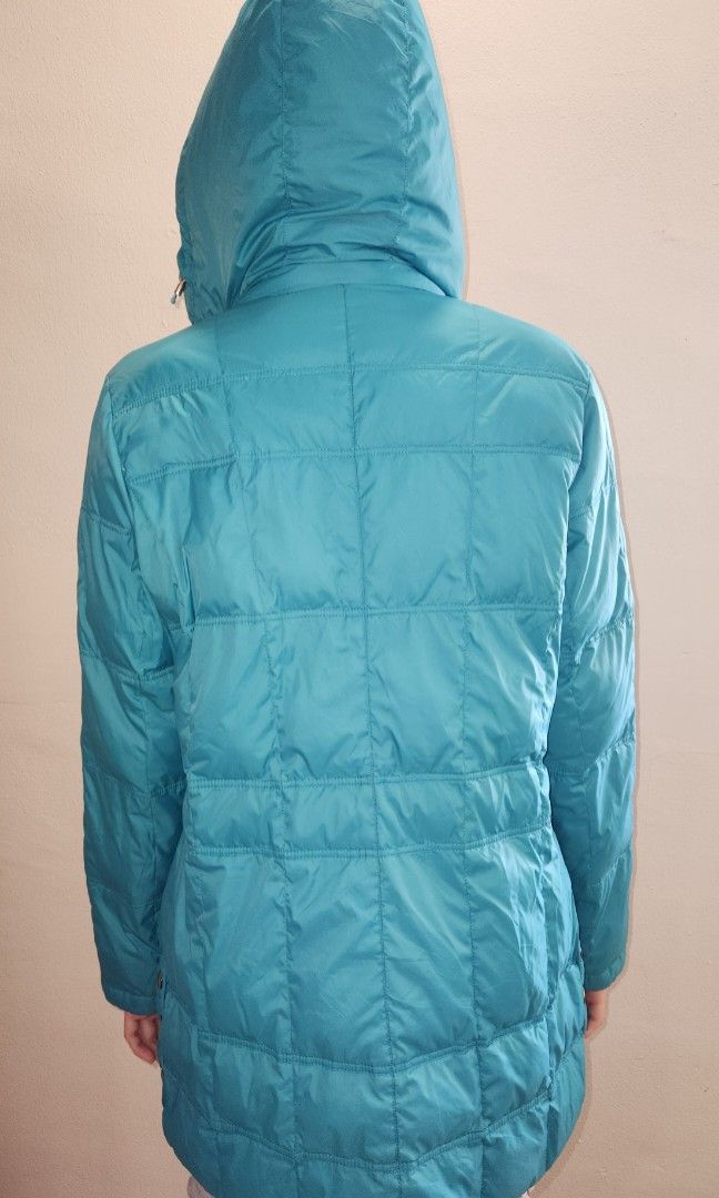 Winter jacket (Category: Coats, Jackets and Outerwear) located in Singapore. Submitted by hweeL (Listing ID 1204198151, Image 3). Description: winter jacket. keep warm well. shoulder to shoulder 41cm chest 82cm sleeve 60cm length 71 cm.
