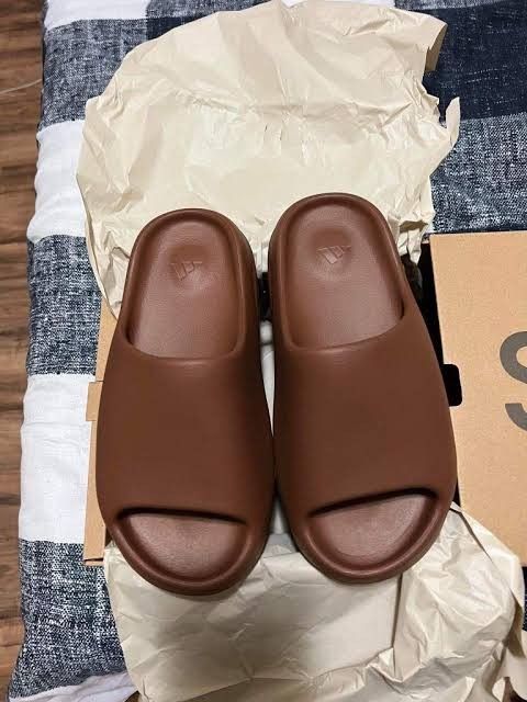 Yeezy Slide FLAX size 10us True to size Women s Fashion Footwear