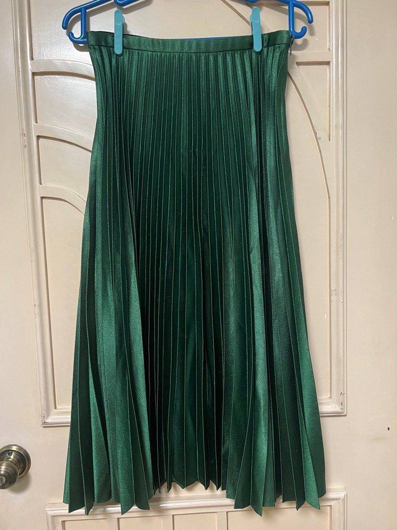 Metallic green pleated skirt zara top
