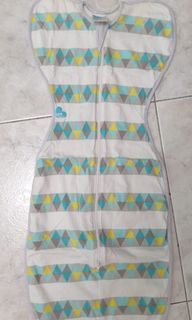 6-8.5kg Baby zipped Swaddle w free unused diaper cloth