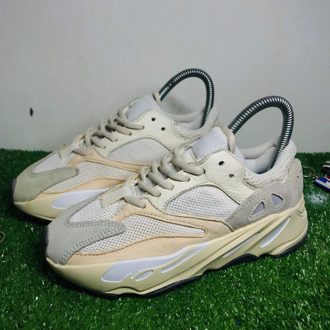 Adidas yeezy boost deals 700 gray running shoes