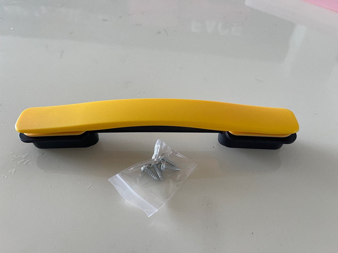 America Tourister luggage handle yellow, Hobbies & Toys, Travel