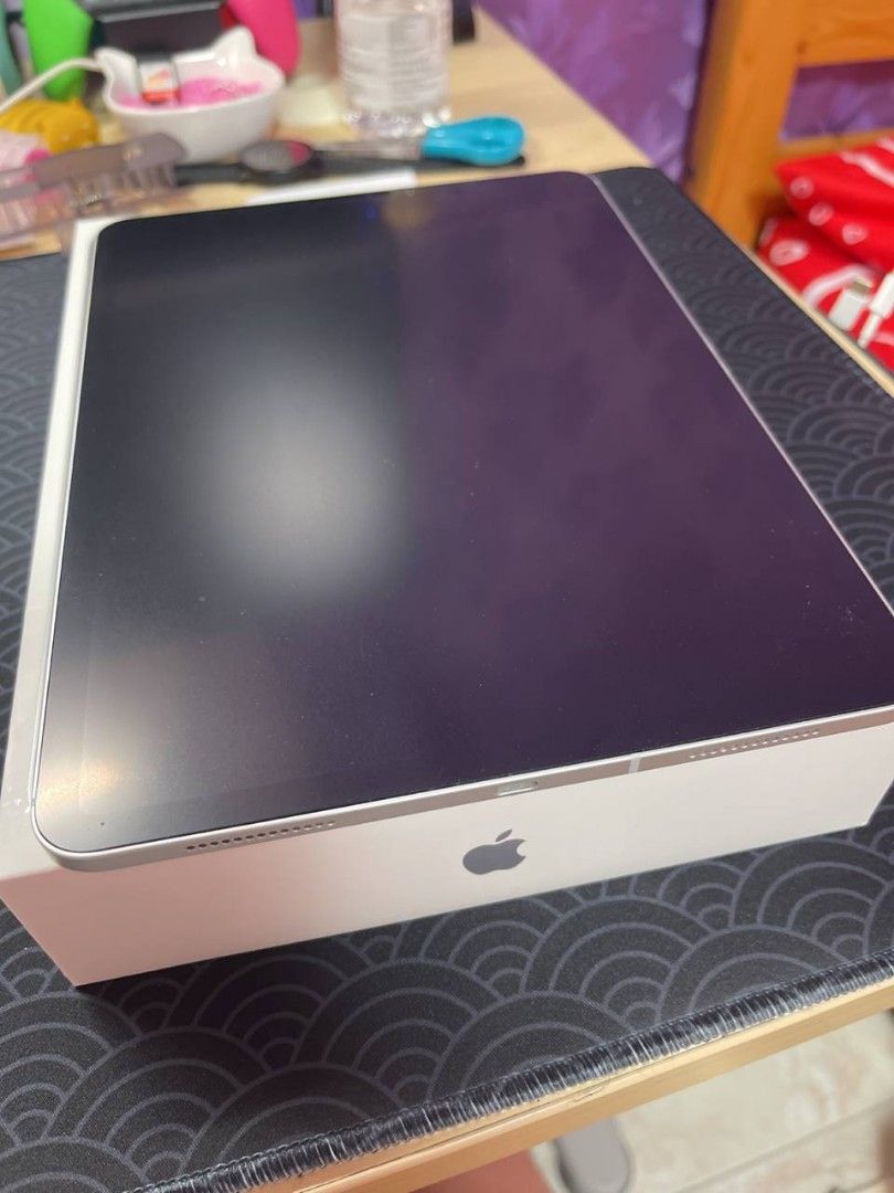 Apple IPad pro 2019 256gb silver 11 inch LTE SIM and apple pencil