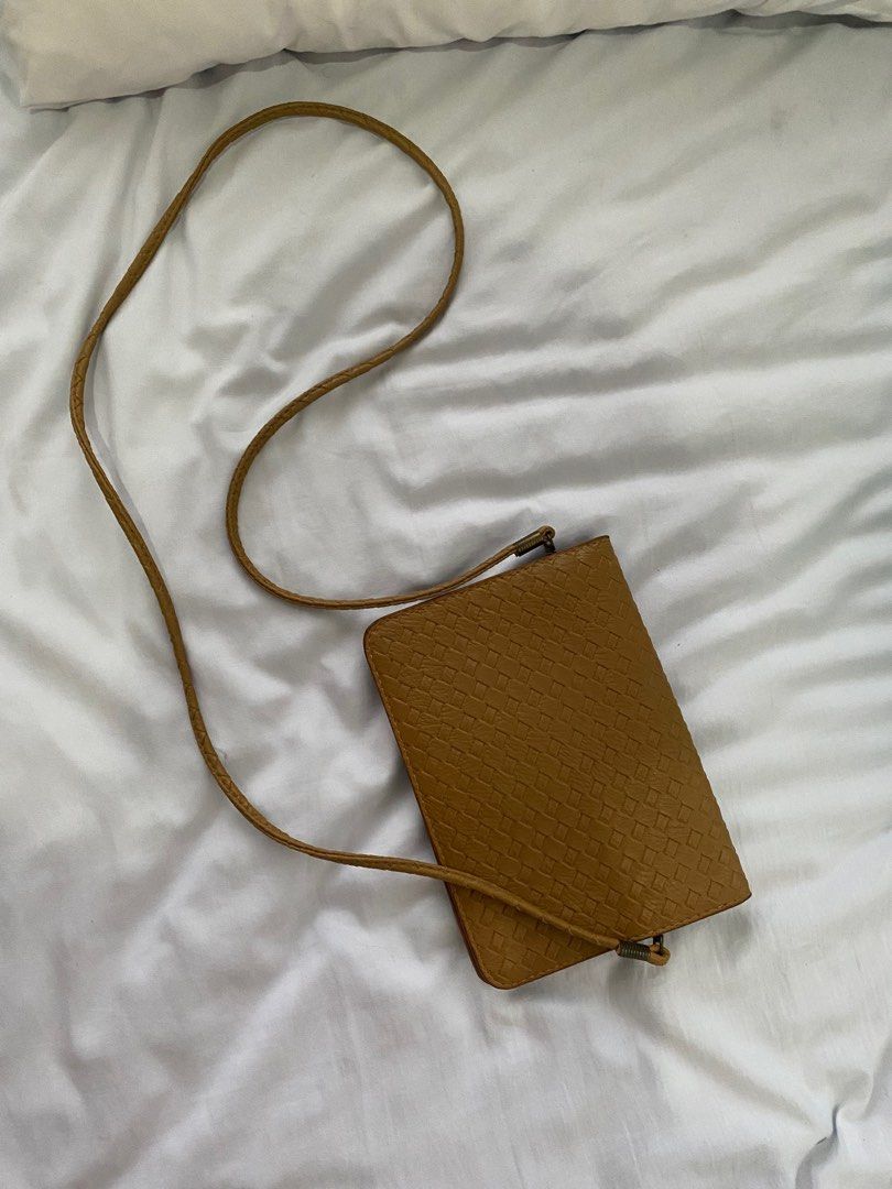 Brown cross body bag / clutch, Women's Fashion, Bags & Wallets, Crossbody Bags on Carousell
