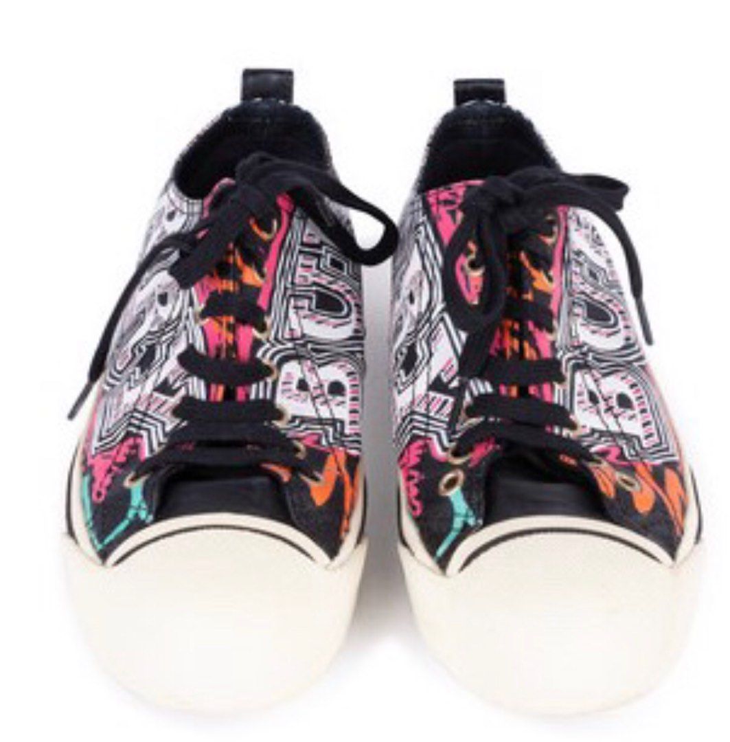 Graffiti burberry shoes outlet
