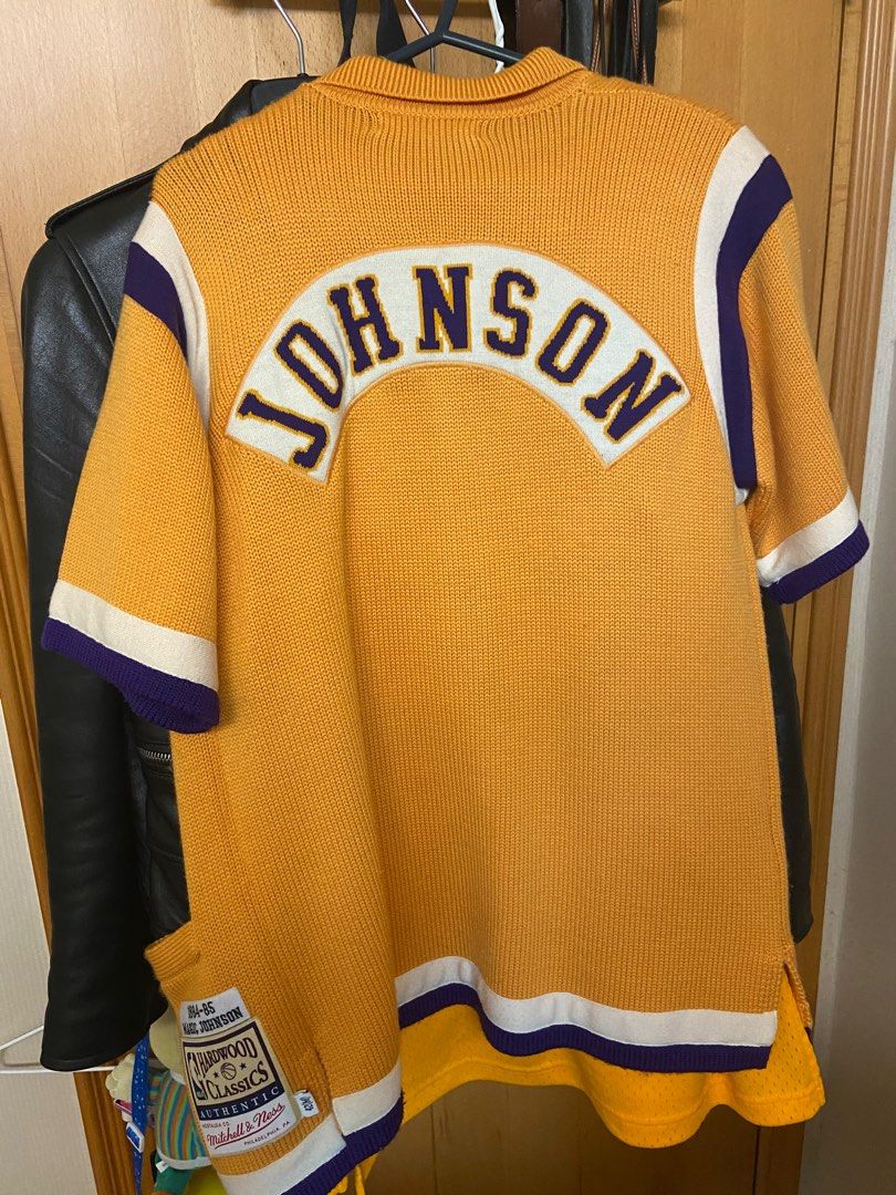 Magic johnson shooting shirt clearance