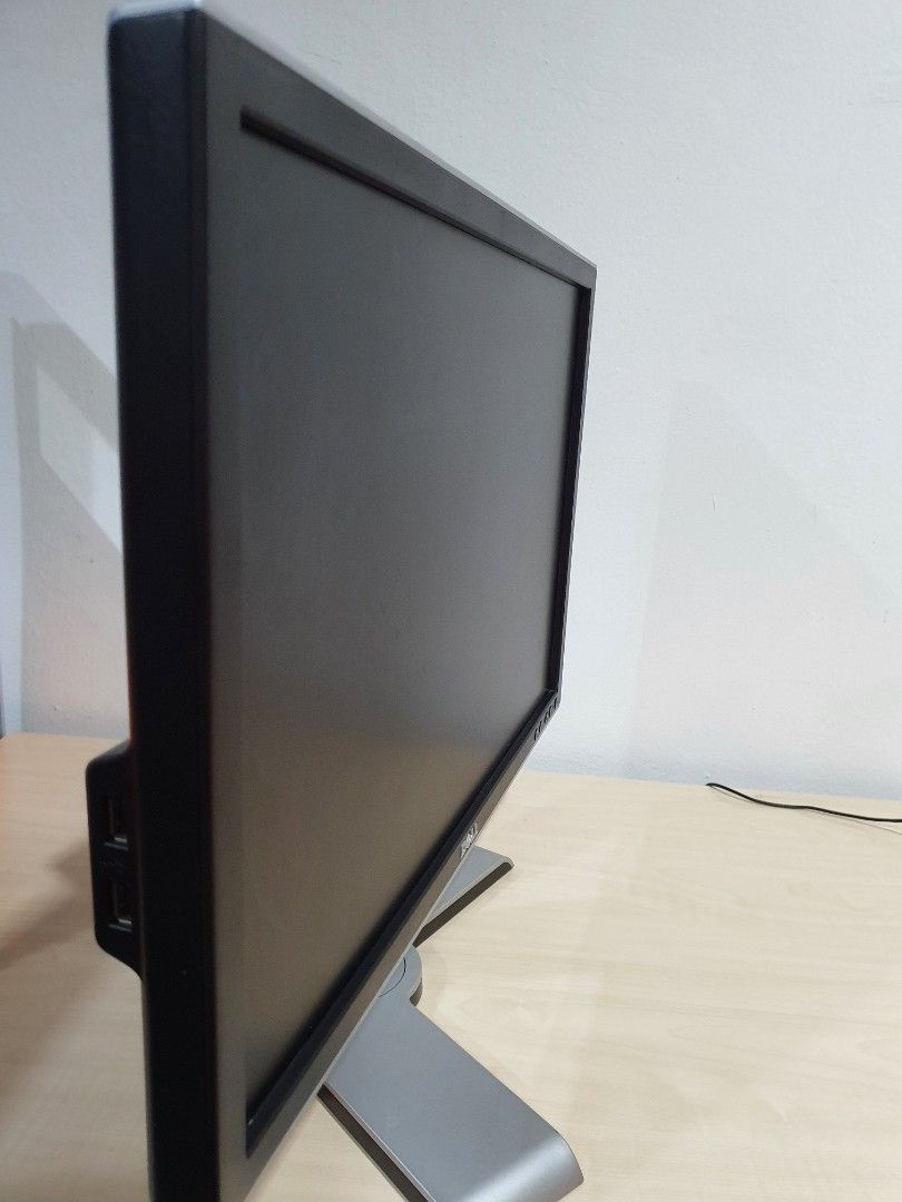 DELL UltraSharp 2208WFP Widescreen Display monitor 22 Inch, Computers