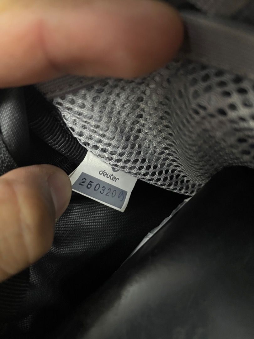 Deuter Travel Belt (Black), Men's Fashion, Bags, Belt bags, Clutches