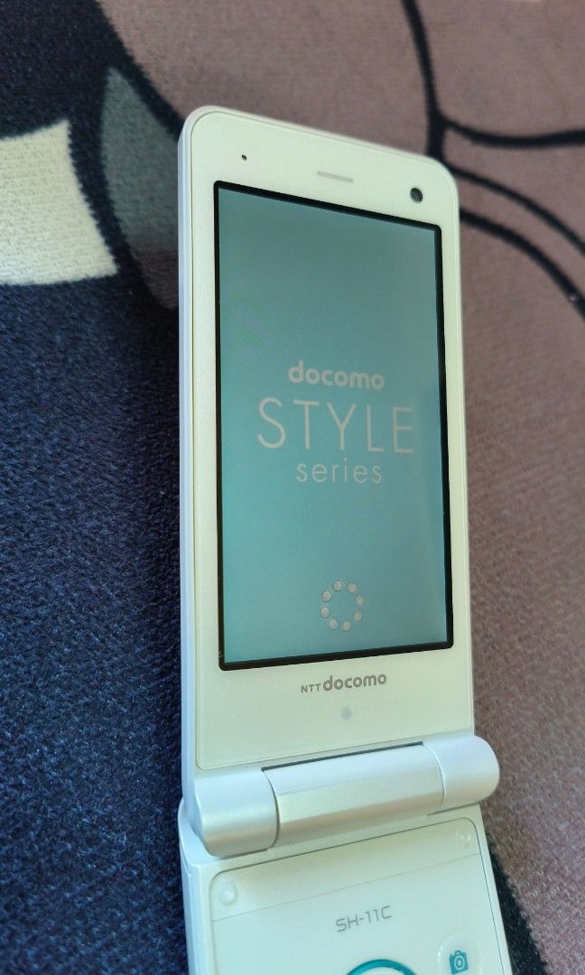 docomo STYLE series SH-11C新品未使用☆シャープガラケー 大幅値下げ