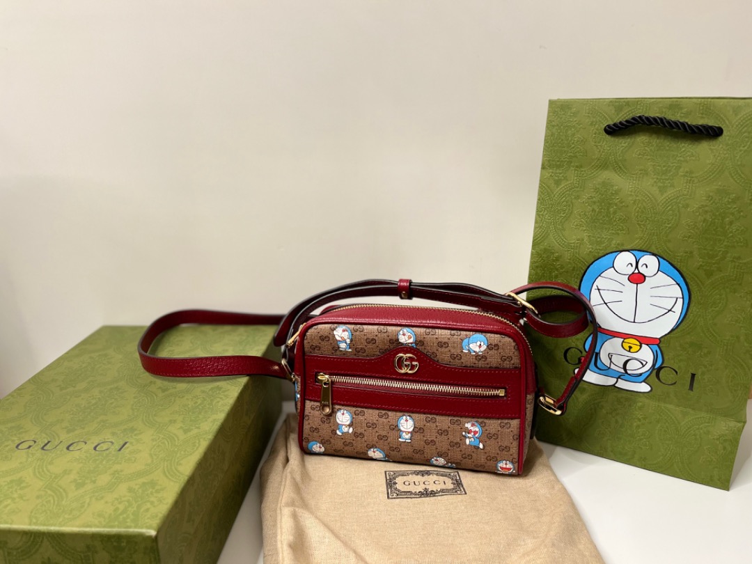 Doraemon x Gucci mini bag, 女裝, 手袋及銀包, 單肩包 Carousell
