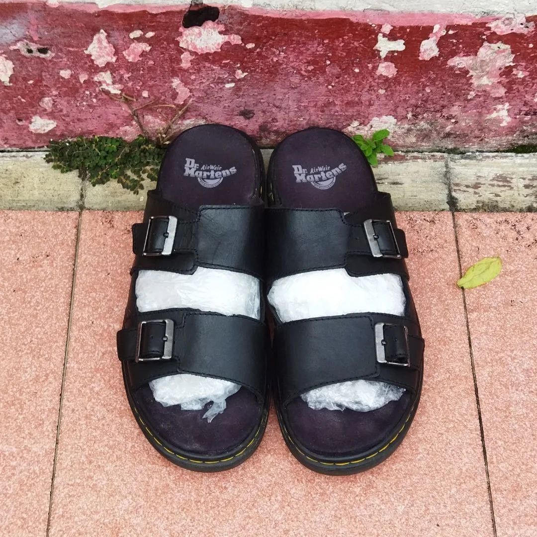Dr martens nikolai best sale sandals