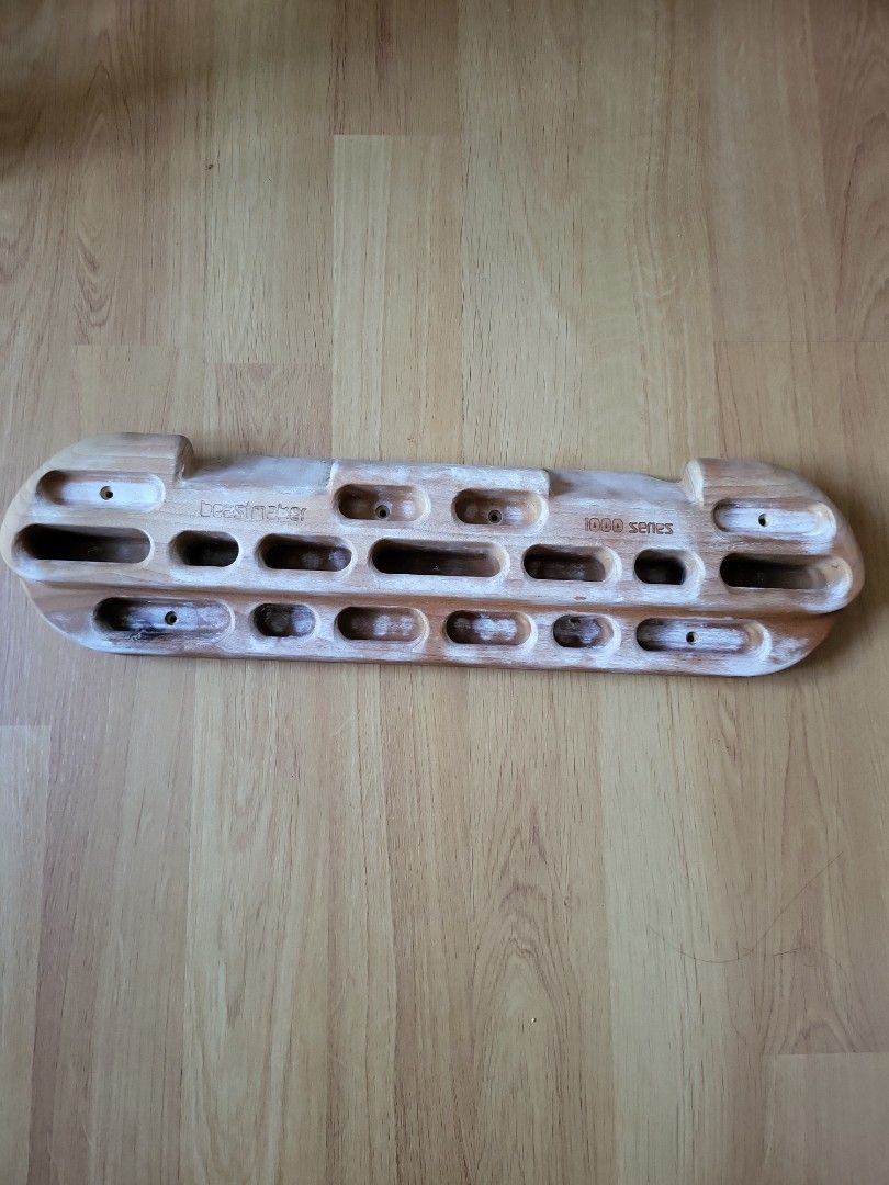 Fingerboard/ hangboard beastmaker 1000, Sports Equipment, Other Sports Equipment and Supplies on