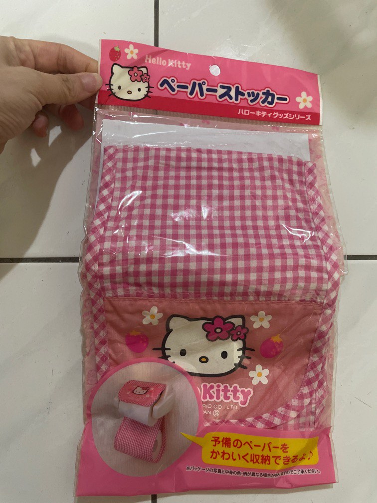 Hello kitty toilet roll holder, Hobbies & Toys, Collectibles