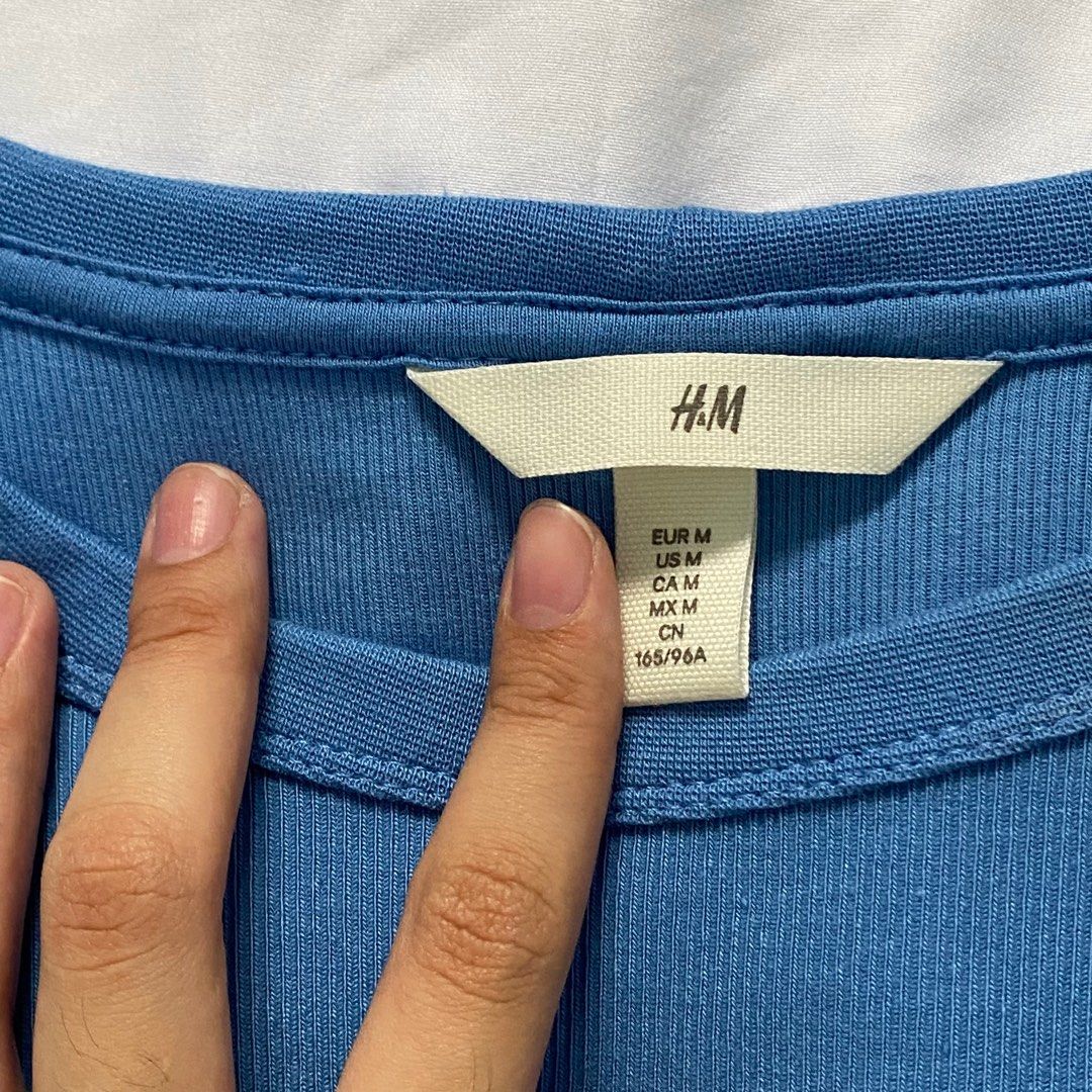 H&M blue long sleeves y2k (Category: Longsleeves) located in Pasig City. Submitted by ctiner (Listing ID 1204417188, Image 2). Description: .