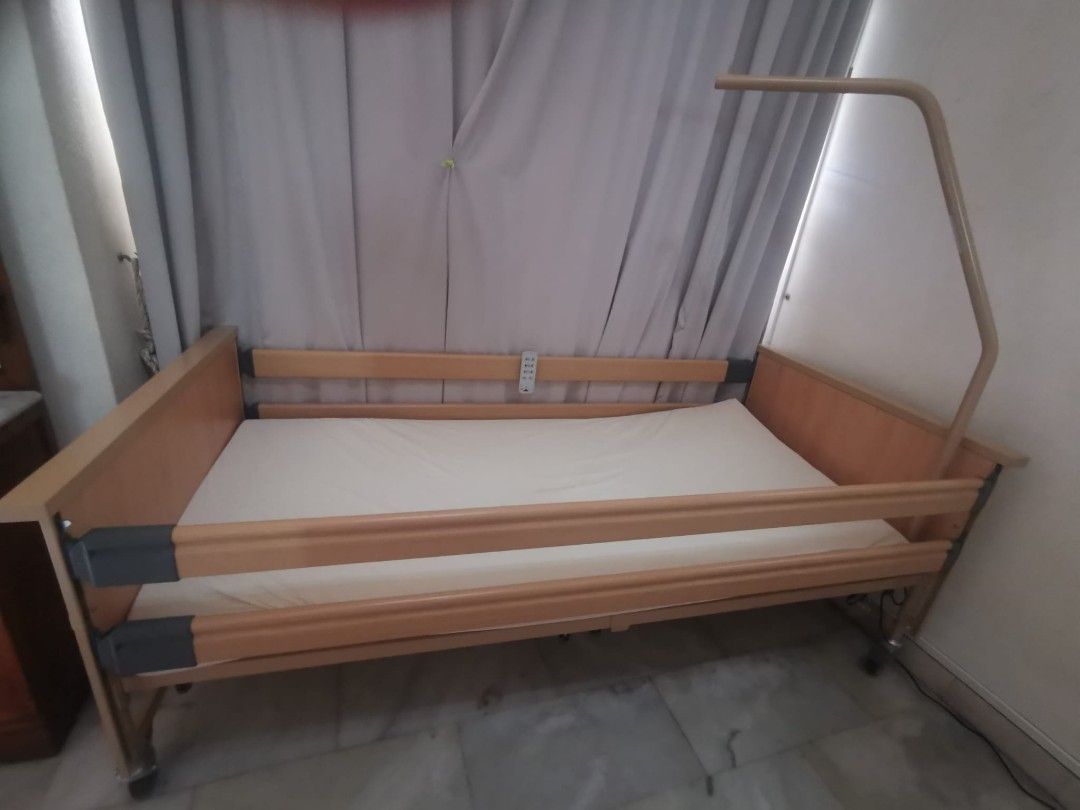 Hospital bed for home use, Furniture & Home Living, Furniture, Bed