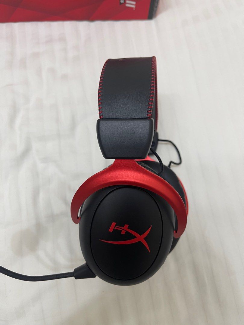 HyperX Cloud II Wireless - Gaming Headset for PC, PS4/PS5, Nintendo Switch,  Long Lasting Battery Up to 30 Hours, 7.1 Surround Sound, Memory Foam,  Detachable Noise Cancelling Microphone, Mic Monitoring 