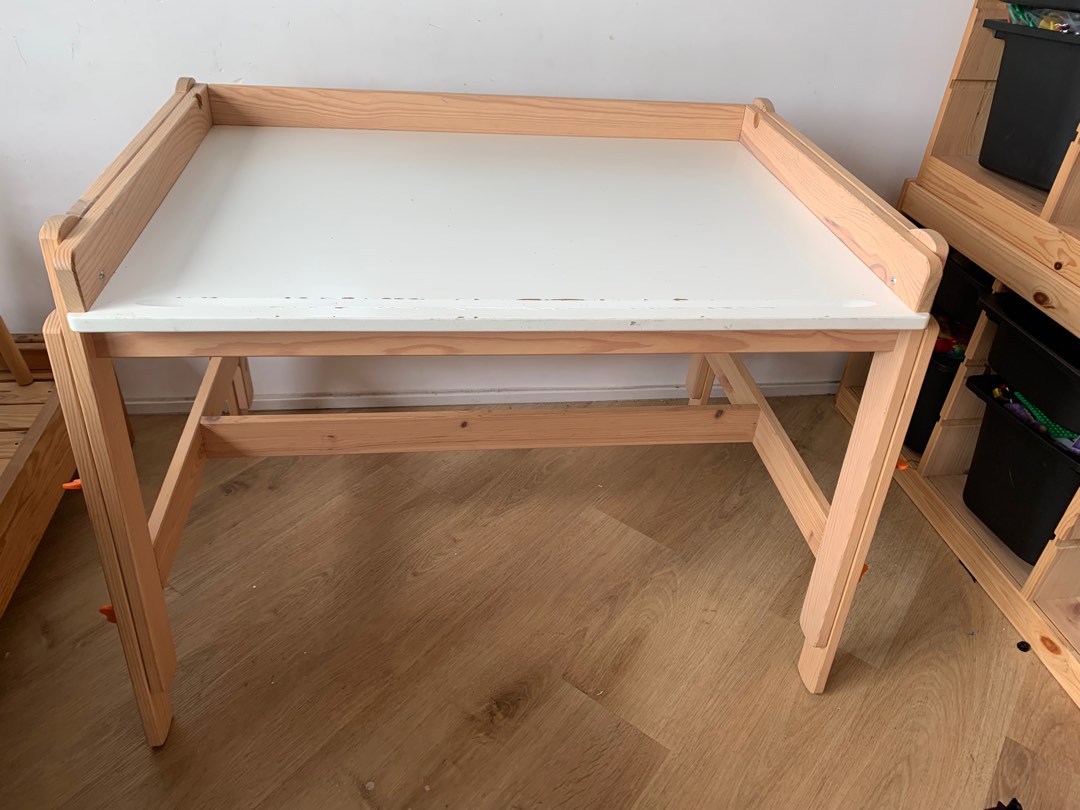 Free IKEA Flisat Desk , 兒童＆孕婦用品, 兒童傢具, 兒童傢具 桌子及椅子 Carousell