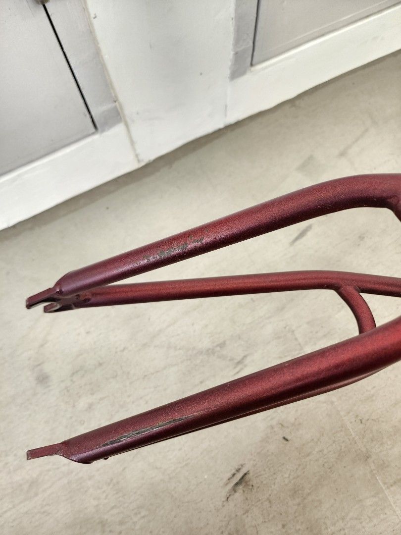 Kink solace 2 matte red 20.75TT