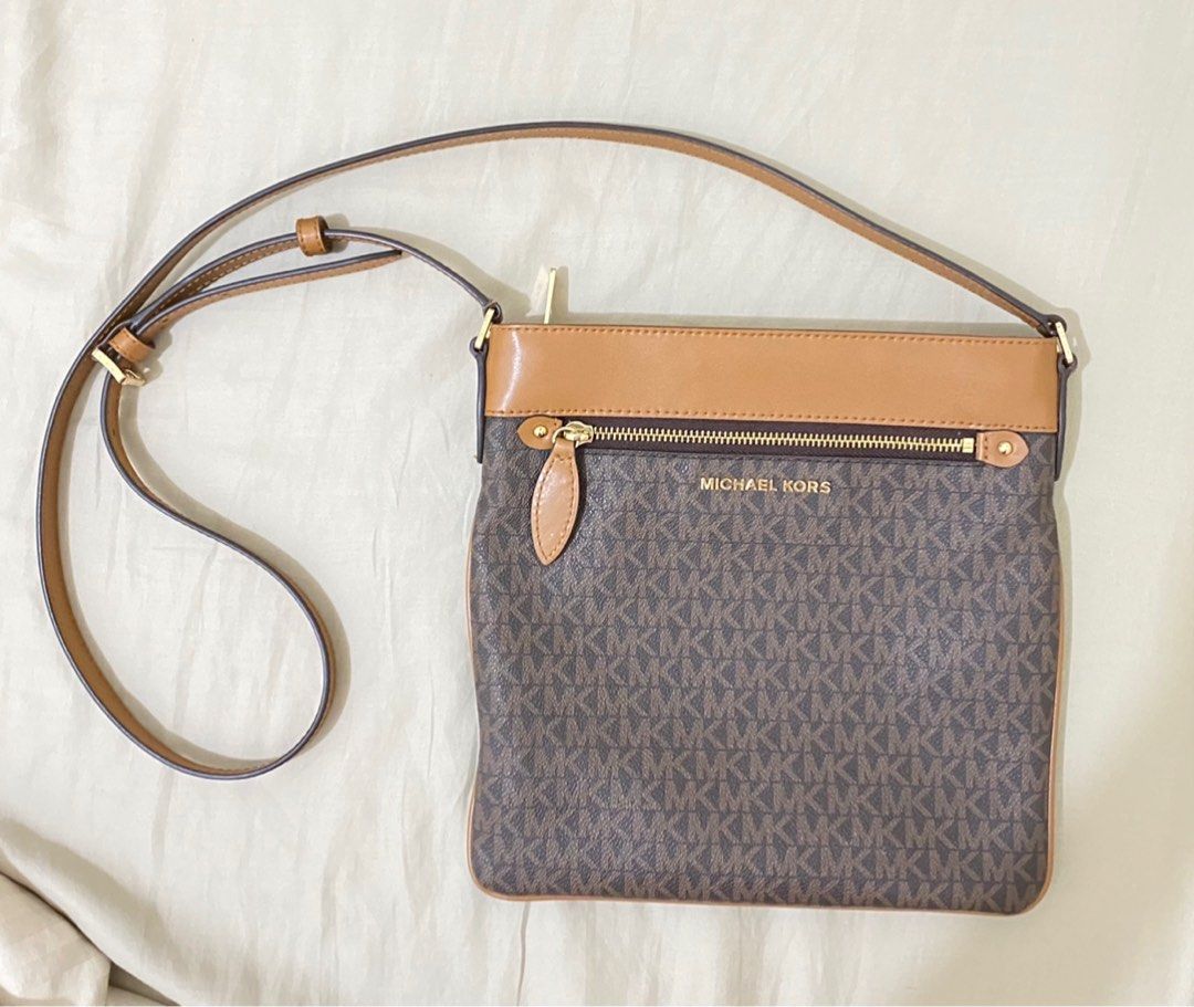 Original Michael Kors Connie Crossbody Bag second hand, Women's Fashion,  Bags & Wallets, Cross-body Bags on Carousell