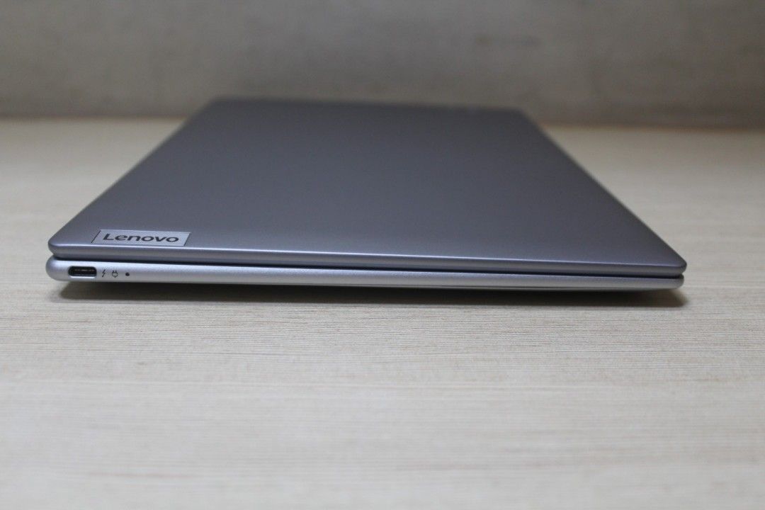 Review Lenovo Yoga Slim 7i Carbon (13IAP7), un ultrabook performant și