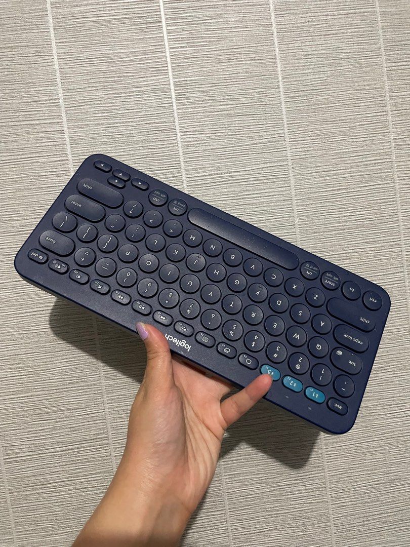 Logitech bluetooth keyboard, Electronics, Computer Parts & Accessories