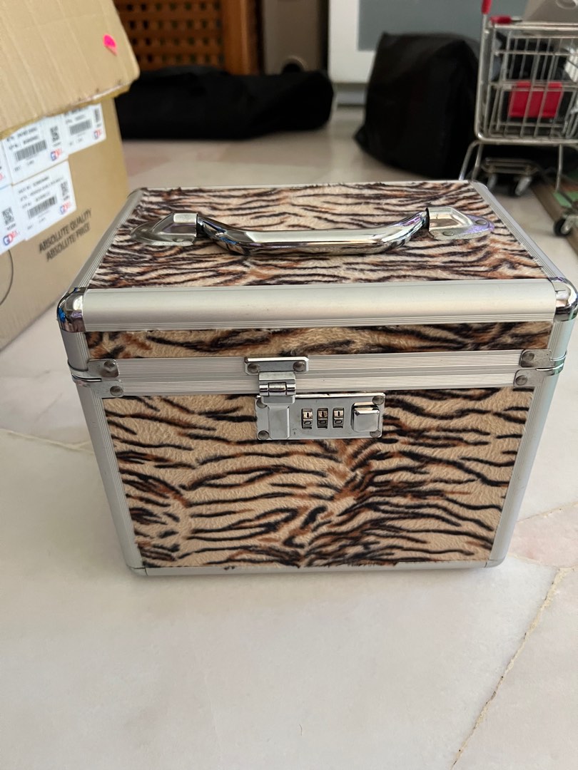 Make Up Box, Furniture & Home Living, Home Improvement & Organisation