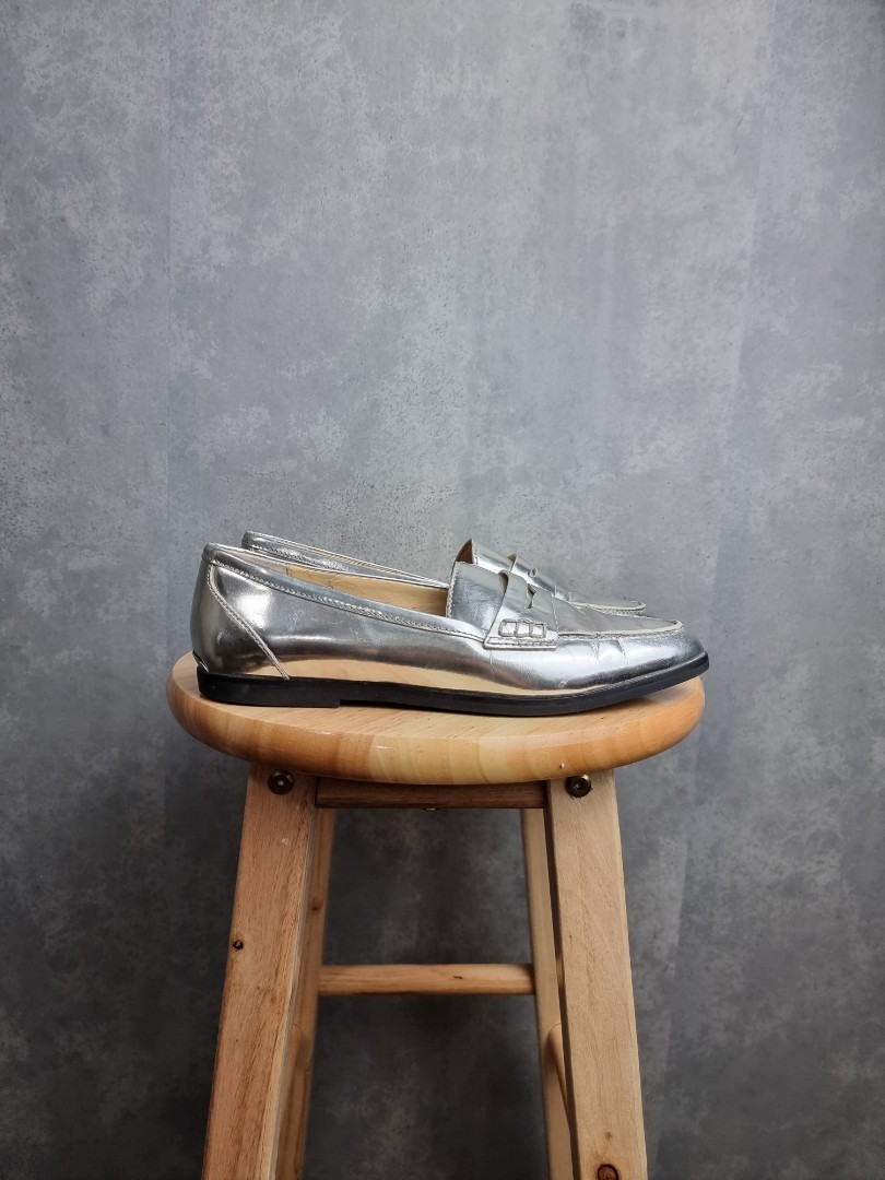 Michael Kors Silver Leather shoes, Women's Fashion, Footwear, Loafers on  Carousell