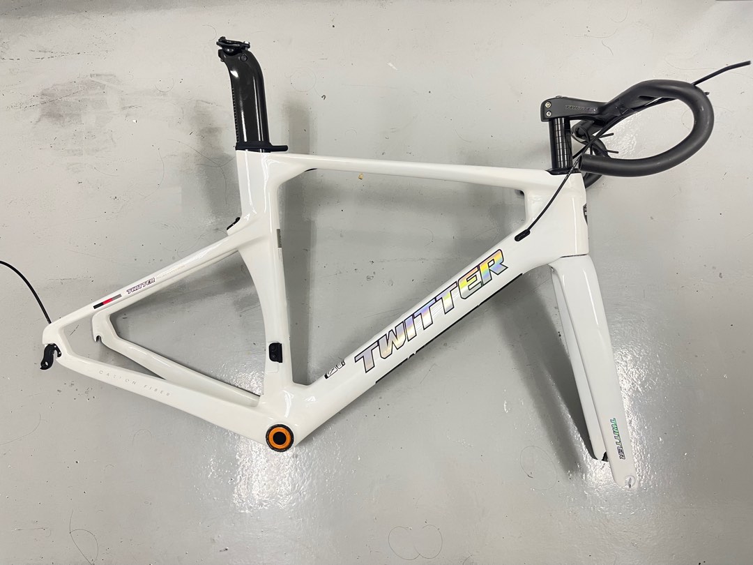 Twitter deals carbon frame
