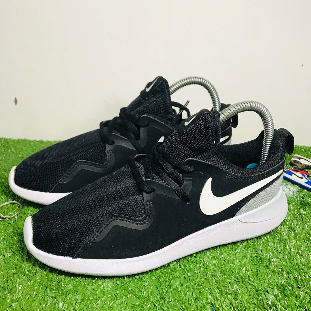 Nike tessen for running clearance