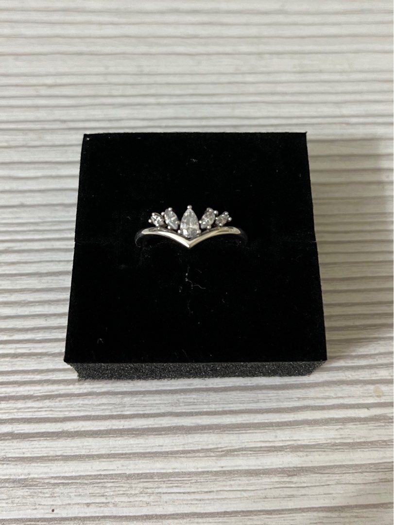Sparkling pear and marquise wishbone ring top
