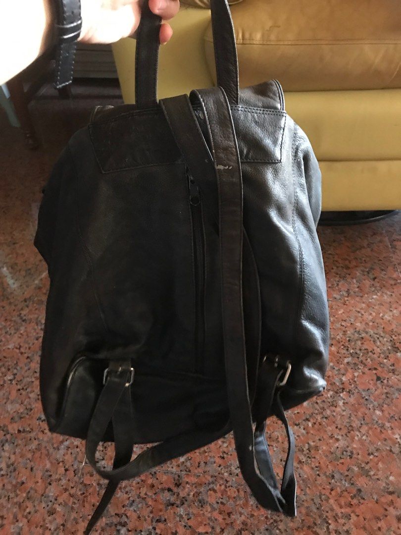 Plain Black Backpack, Women's Fashion, Bags & Wallets, Backpacks on Carousell