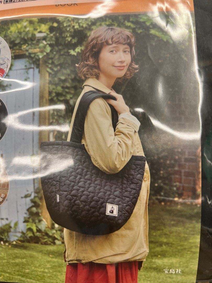Moomin quilted fabric shoulder bag