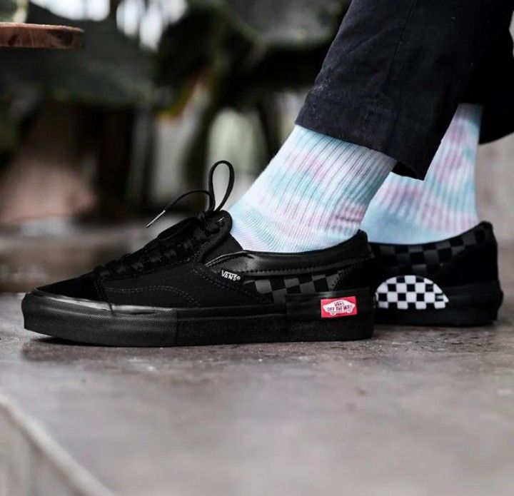 Vans slip on top hitam
