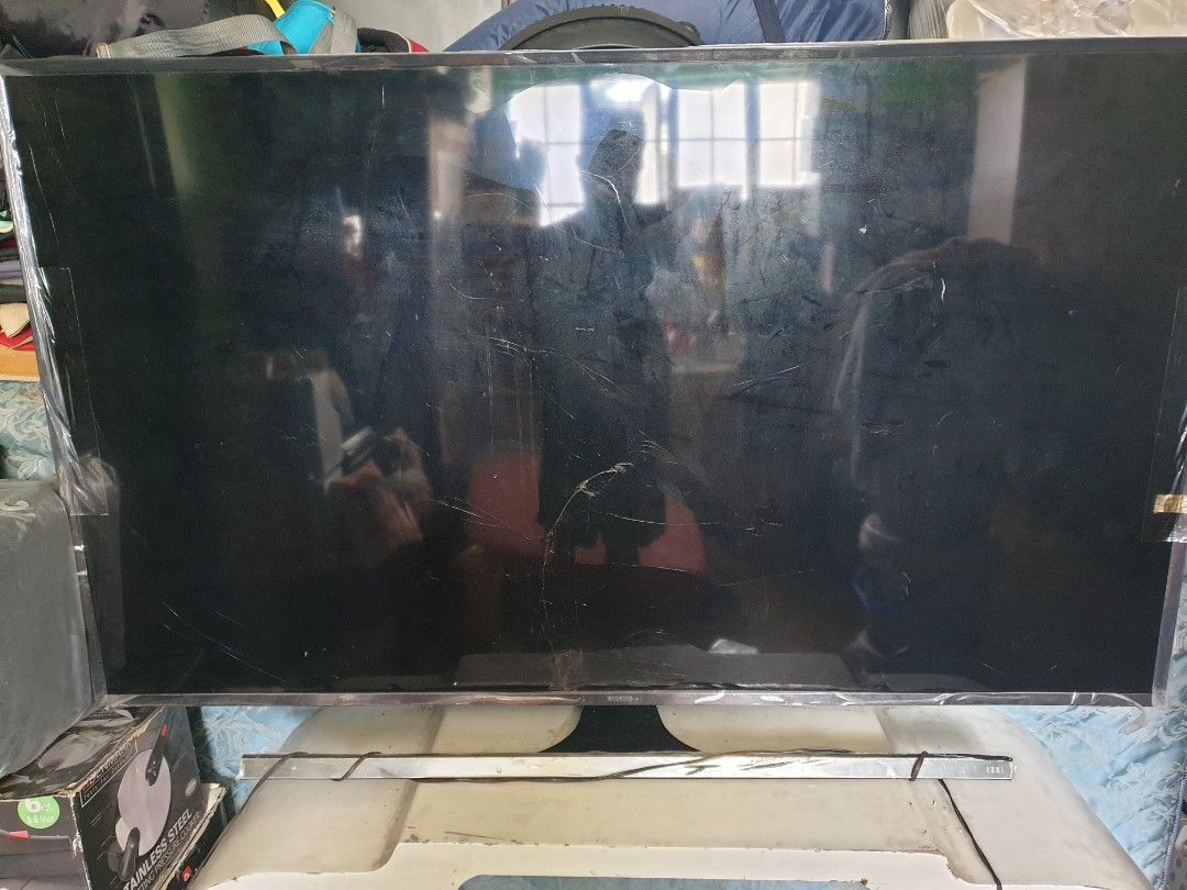Samsung 65 broken panel (Category: TV) located in Manila. Submitted by russell.russell2 (Listing ID 1204425294, Image 1). Description: For sale samsung 65 broken panel. has all the attachments available..