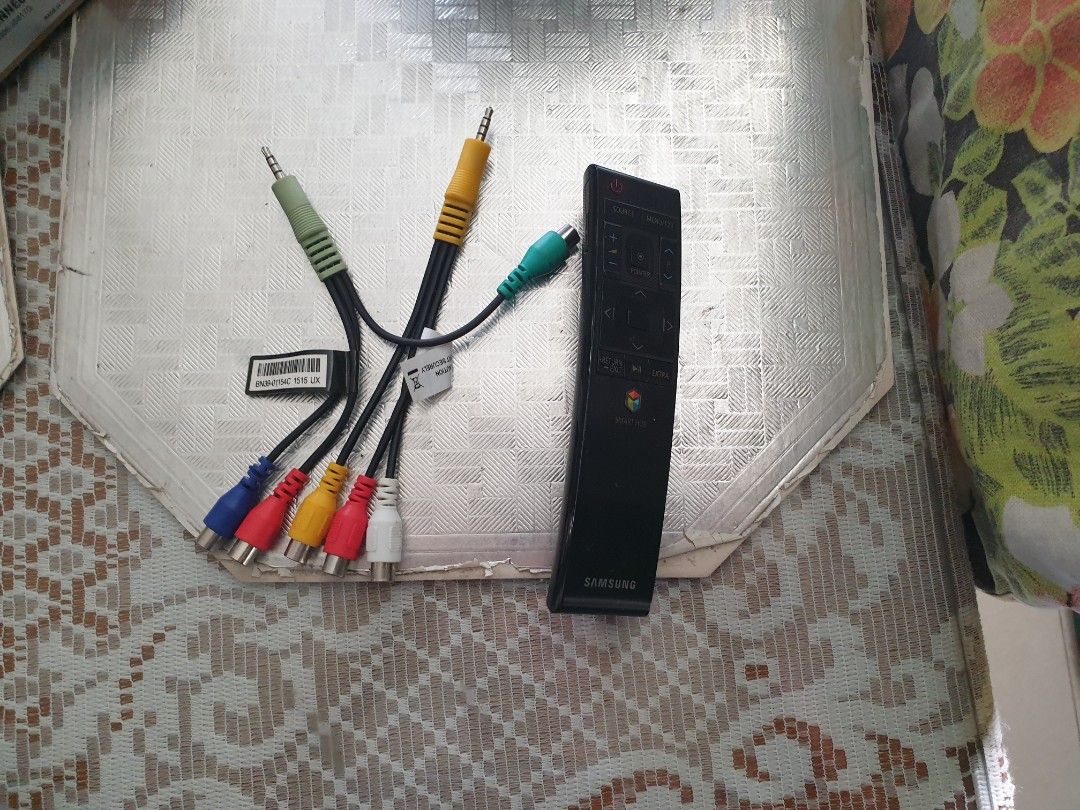 Samsung 65 broken panel (Category: TV) located in Manila. Submitted by russell.russell2 (Listing ID 1204425294, Image 3). Description: For sale samsung 65 broken panel. has all the attachments available..