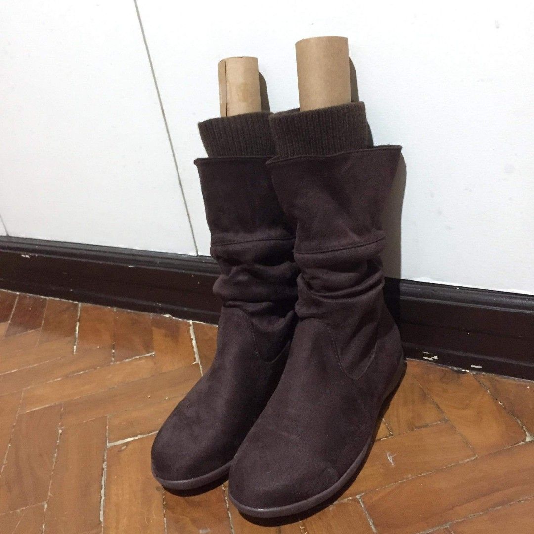 Rush Sale S&H Boots 4 Boots Different Style (Category: Boots) located in Makati City. Submitted by elisksk_ (Listing ID 1204547833, Image 2). Description: All size 36 Take All 2k Bought from SM Makati last Nov 2022 Available in Brown, Black, Gray w/ box included All boots are clean no flaws or scratches PM for more pics Location: Makati City Long boots Sold.