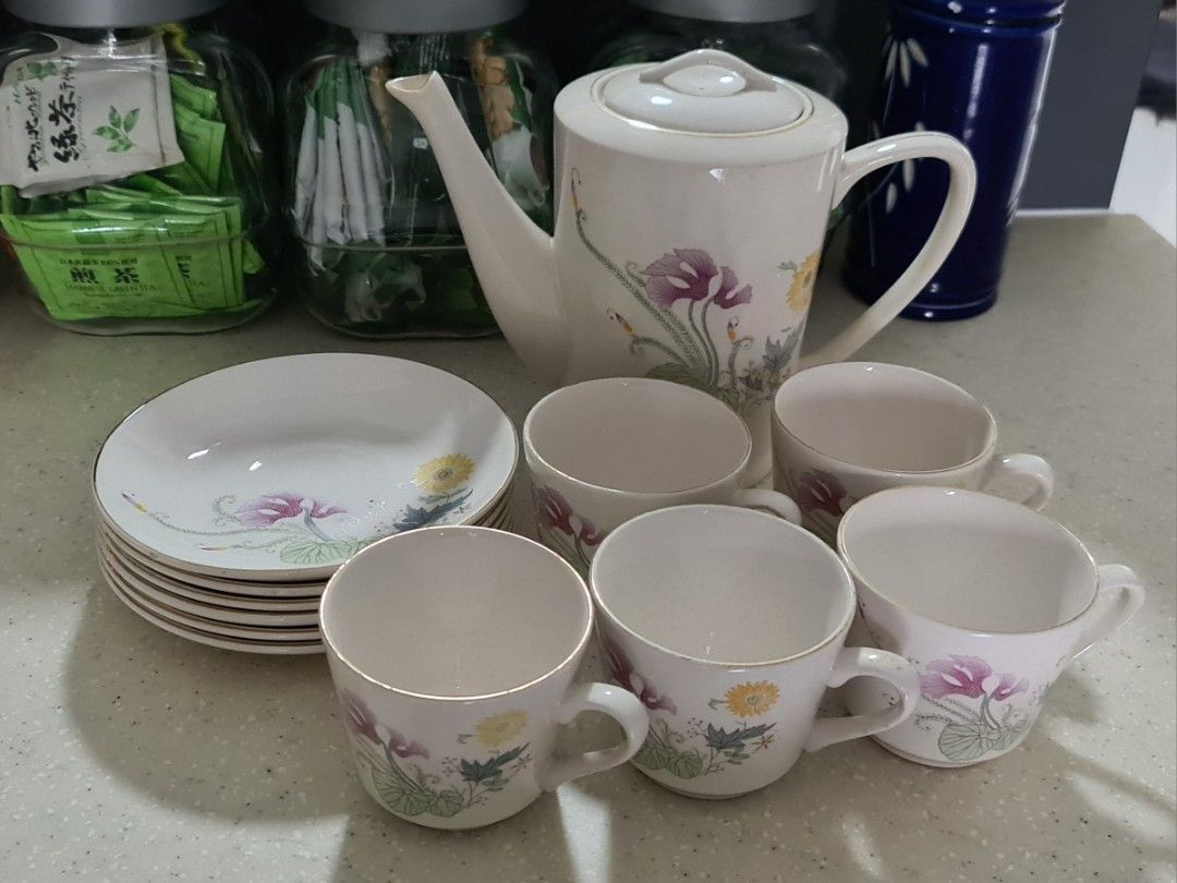 Teapot, cups and saucers, Furniture & Home Living, Kitchenware