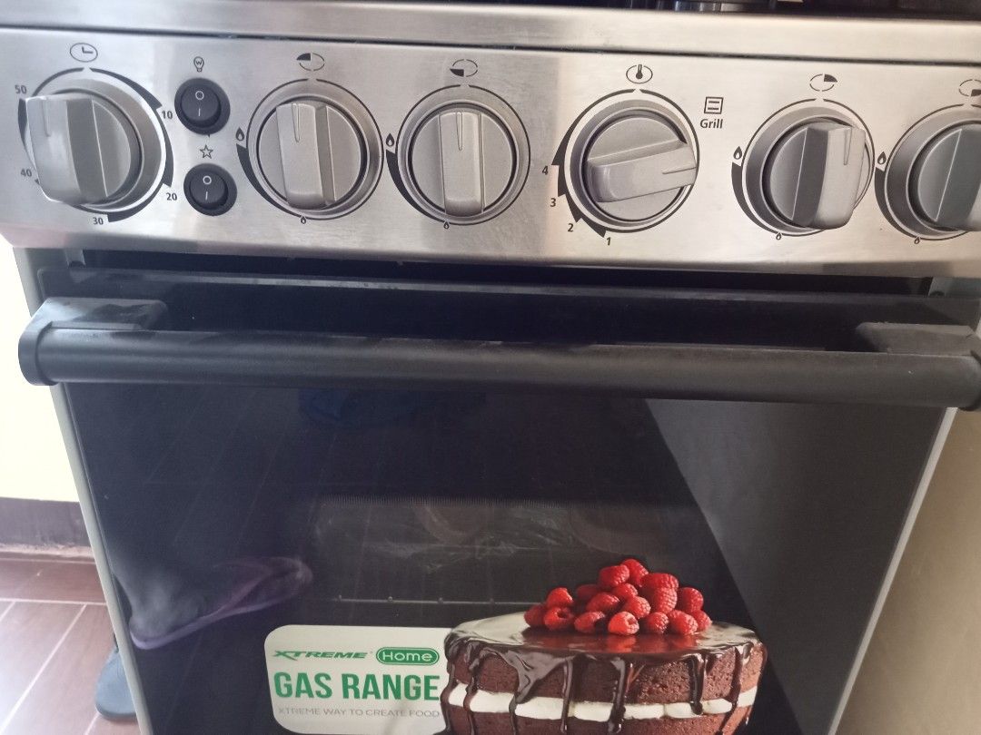 SALE !!Xtreme Gas range 4 burner 55L Oven Electric Ignition LPG, TV