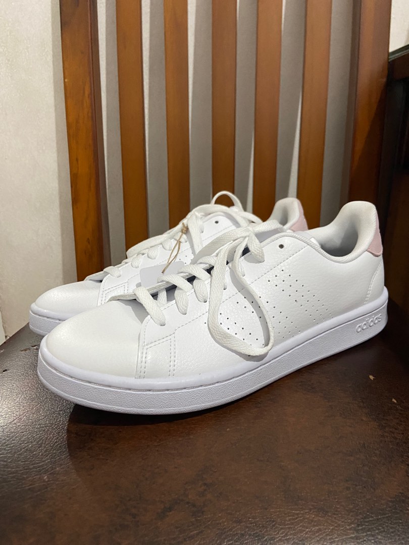 sepatu tennis adidas