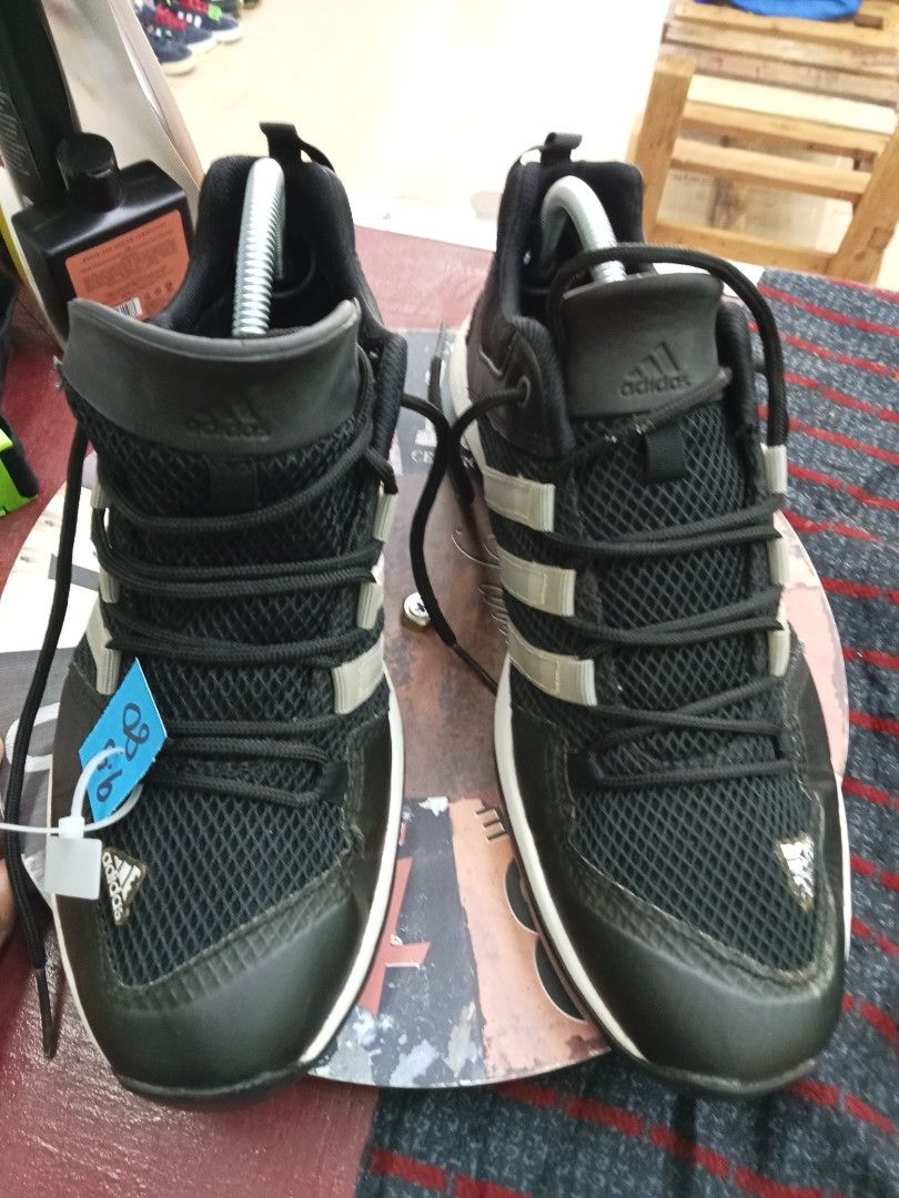Adidas traxion climacool 9.5uk 28cm Men s Fashion Footwear