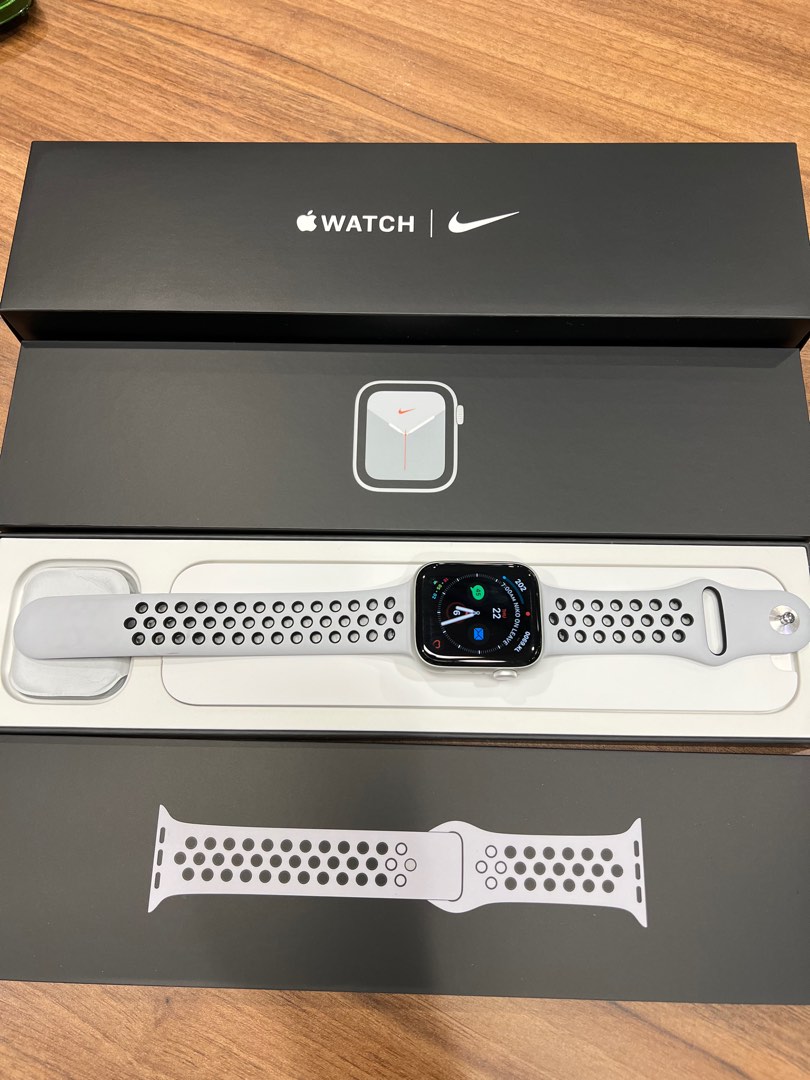 Apple Watch Series 6 Nike (Pristine condition), Mobile Phones & Gadgets, Wearables & Smart on Carousell