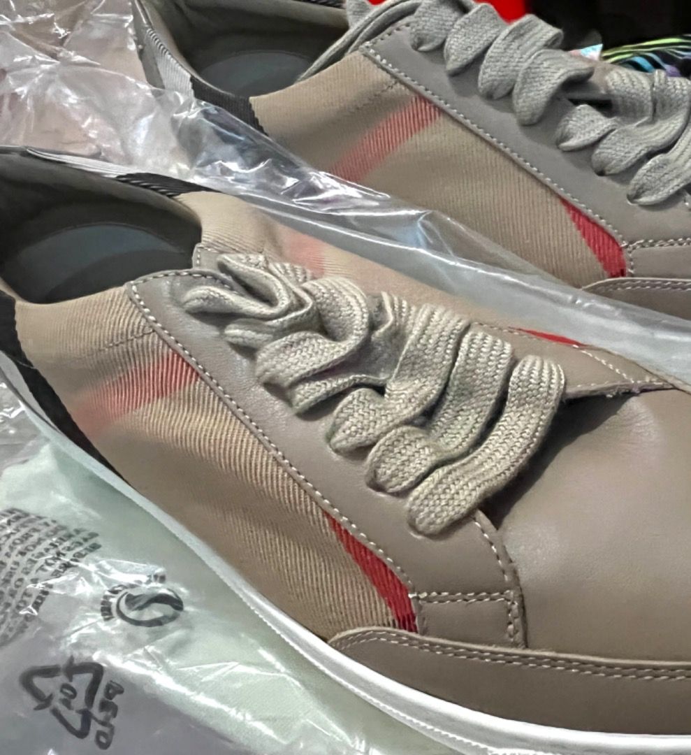 BURBERRY Authentic House Check low top sneakers Size 8 Made in Italy from USA Last price