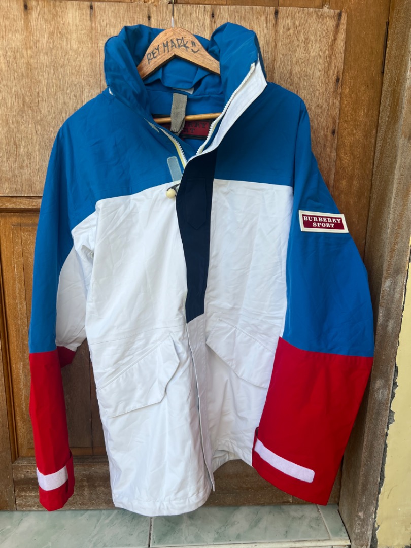 BURBERRY JACKET WATERPROOF / WEATHERPROOF, Luxury, Apparel on Carousell