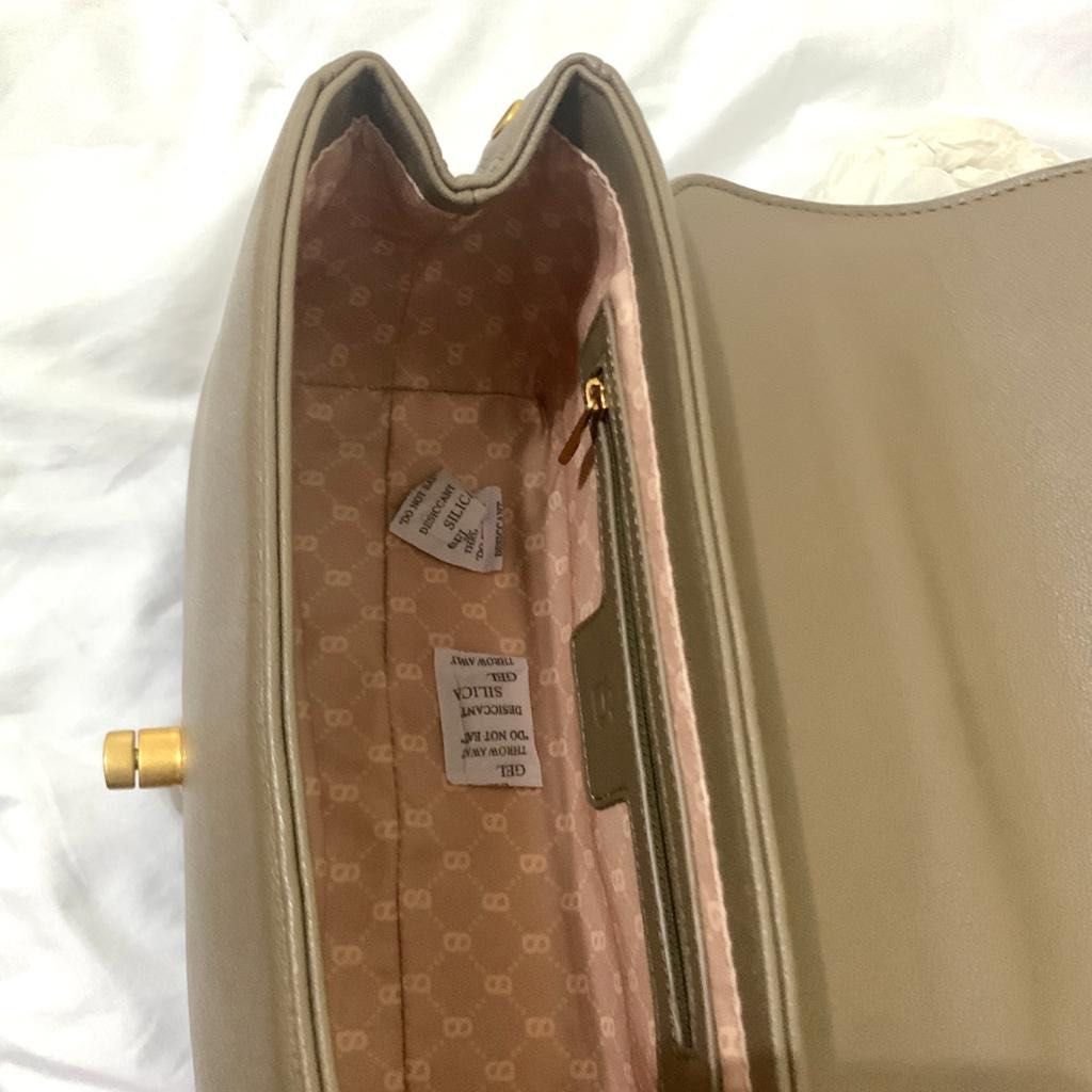Alma flap bag buttonscarves, Fesyen Wanita, Tas & Dompet di Carousell