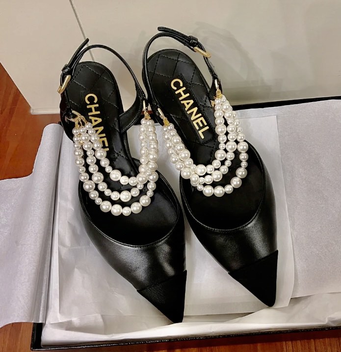 Chanel BlackWhite Pumps With Pearl Detail