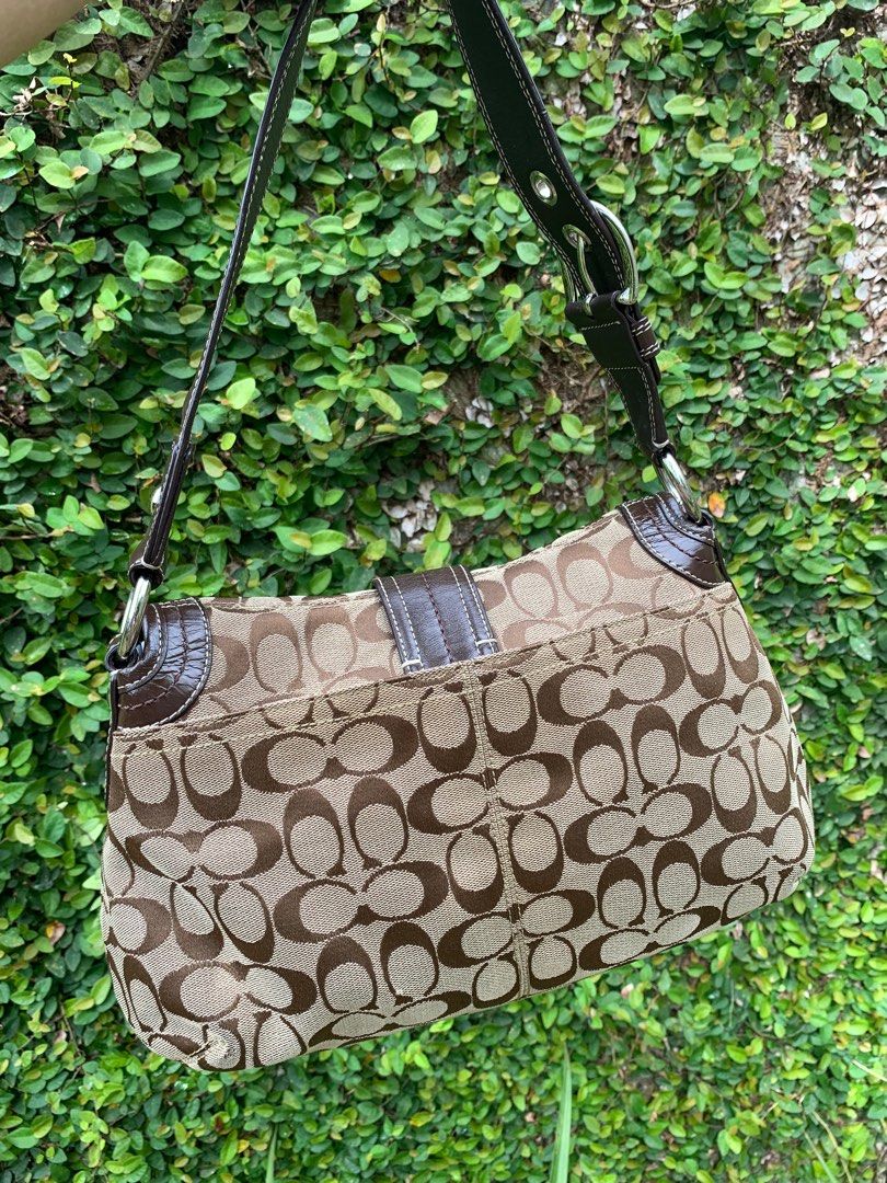 Coach Signature Hobo Bag, Luxury, Bags & Wallets on Carousell