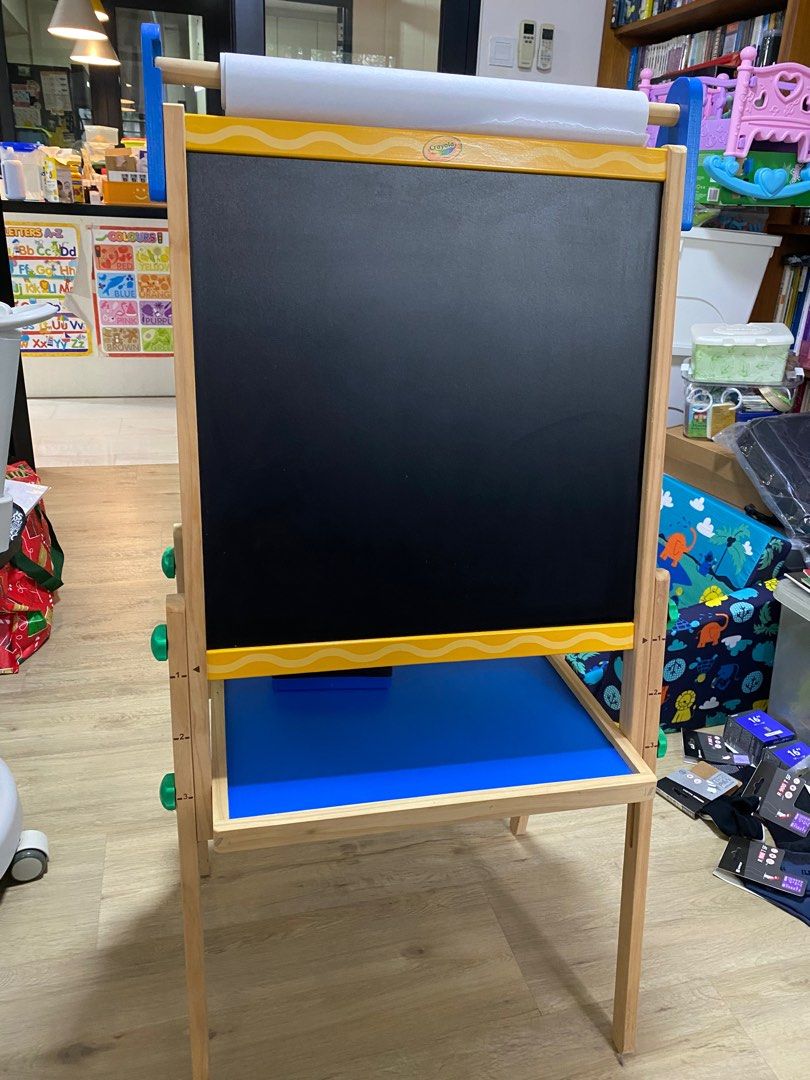 Crayola Art Easel (Whiteboard and Chalkboard), Hobbies & Toys, Toys